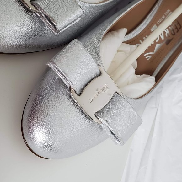 Classy Metallic Leather Kitten Heel Flats - Picture 4 of 10